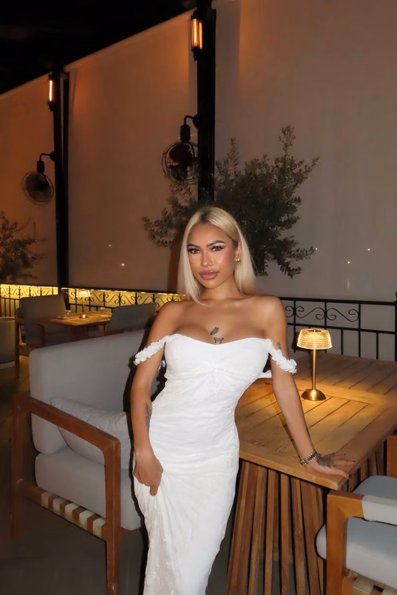 Divine, Thai escort